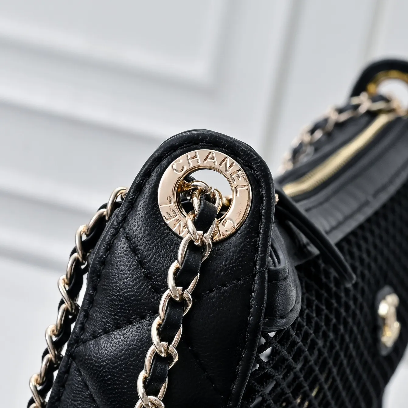 💰410￥👑CHANEL25S spring and summer popular series🔥Chanel fishnet gauze bag is made of hollow mesh, metal weaving/sheepskin mesh and other materials to create a light and breathable mesh bag effect. The double C logo is retained. The chain is interwoven with leather and metal and can be decorated with pearls, camellias and other decorations. The innovative attempt at hollow design and classic elements is really interesting!! Size 22x15cm, style number: 1231