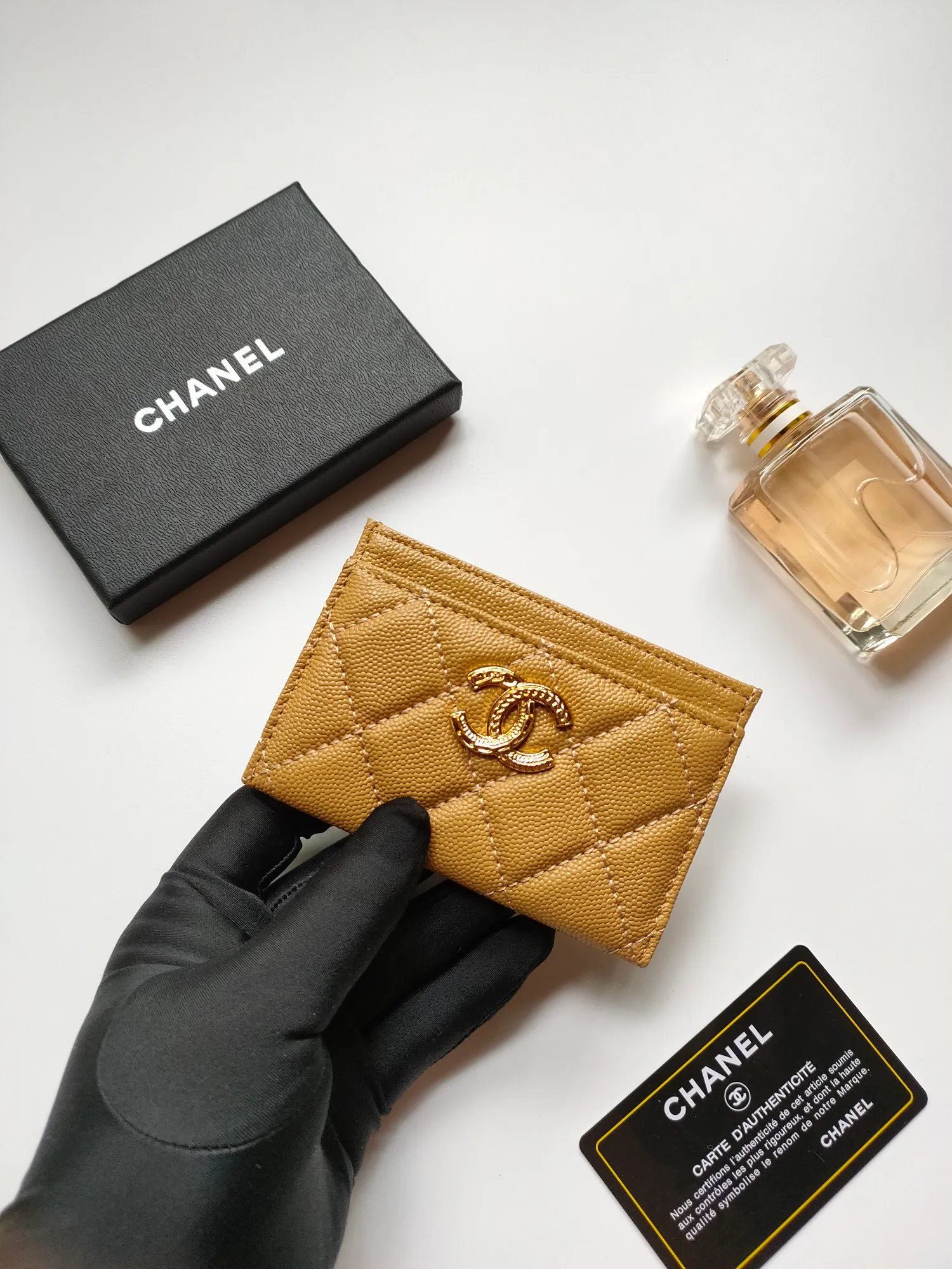 💰110💰Model 3188 CHANEL 22k embossed lgo large double C hardware, official website latest in 2023🆕card holder, caviar medium ball grain cowhide, anti-scratch, super glossy, 3 card slots each put a card, you can also put a card + a few coins in the middle