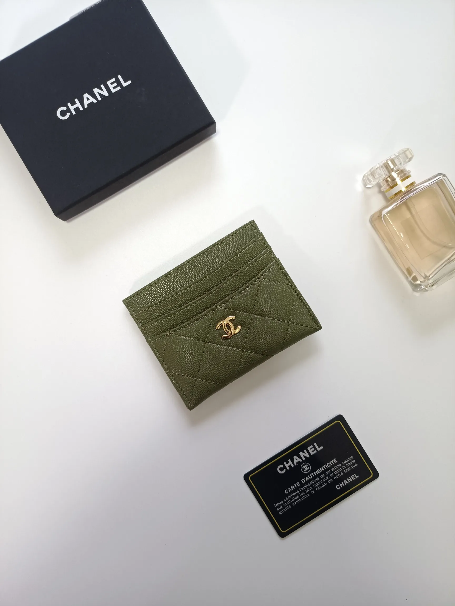 💰100💰 chanel 2025 new product card holder lambskin, seven card slots, can hold change, imported Italian lambskin + hardware logo, so beautiful, love it. The color is as shown in the picture, easy and fast storage, mini card holder No.: AP8964 Size: w11×h10cm