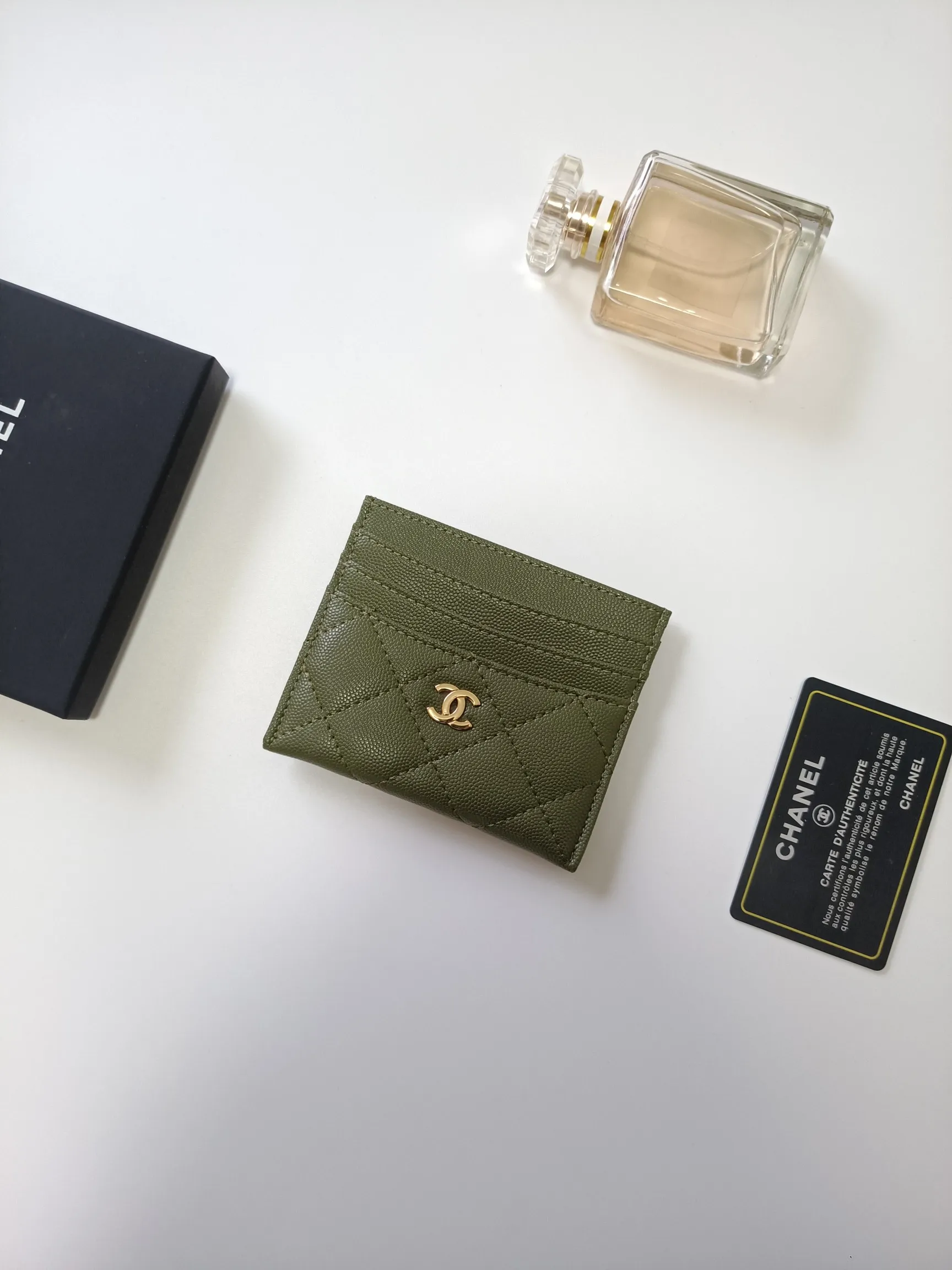 💰100💰 chanel 2025 new product card holder lambskin, seven card slots, can hold change, imported Italian lambskin + hardware logo, so beautiful, love it. The color is as shown in the picture, easy and fast storage, mini card holder No.: AP8964 Size: w11×h10cm