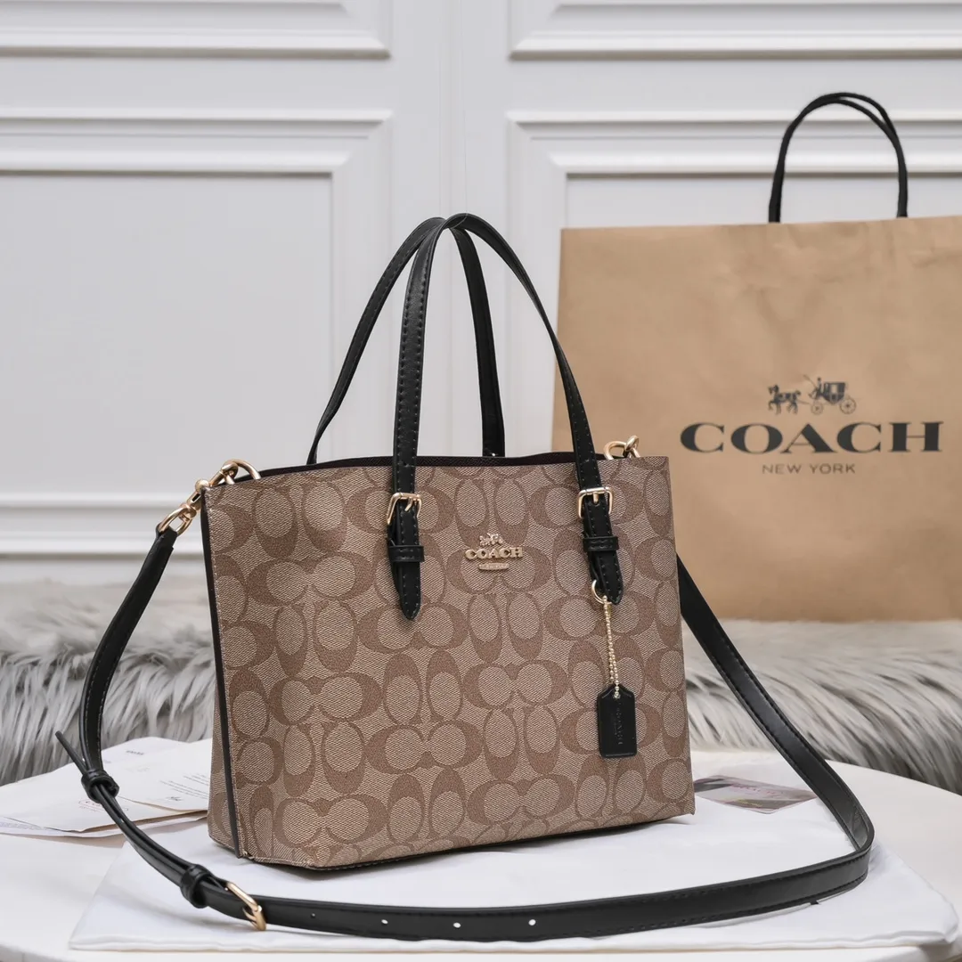 P340 [Top original order] Coach's new Mollie tote tote bag, small size c4250. Small tote bags are very popular recently~ It has a tote shape and is very delicate and compact. The presbyopic color is particularly classic, and the compartment has a zipper, which is very practical! Size:25*19*12cm