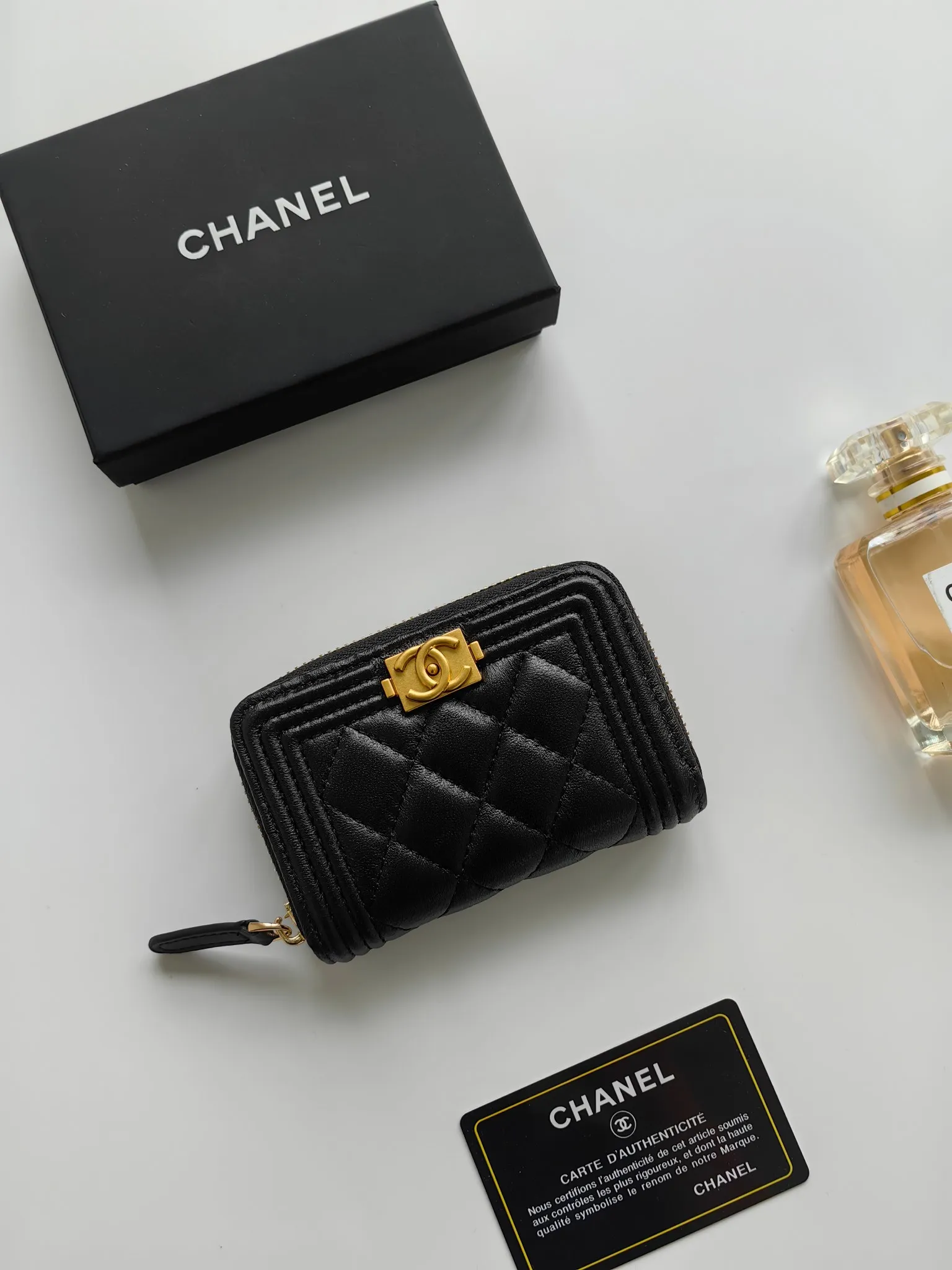 ￥120 Chanel card holder❤Coin purse️❤️Full leather inside and outside. Counter style. Impeccable workmanship details. Adhere to high quality. Style number: A84433 Size: 11.5x8cm