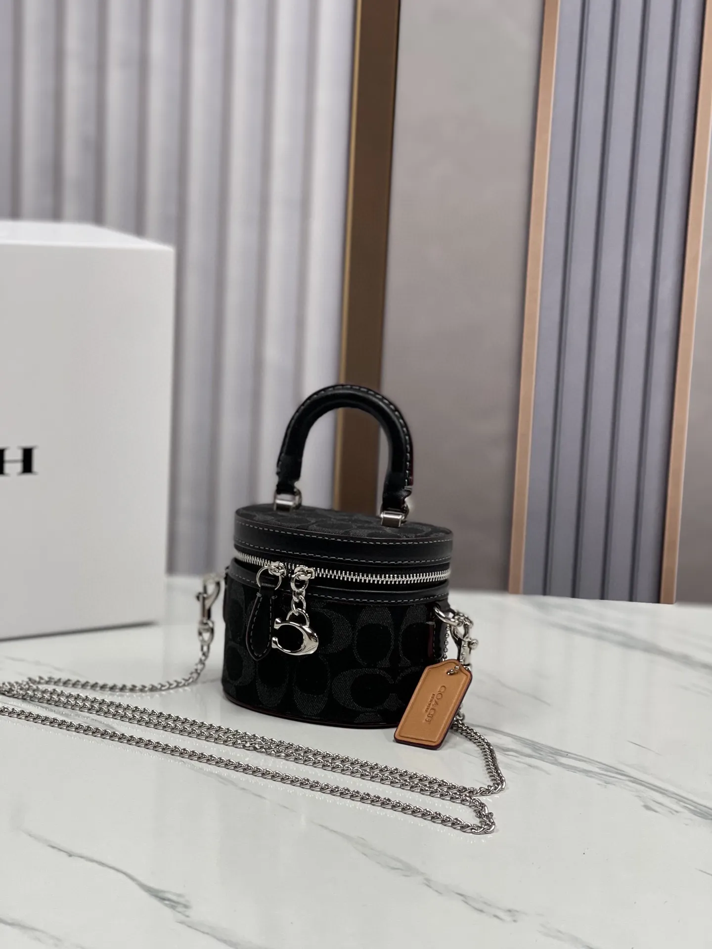 Batch 440💰coach/Coach’s new trail12 mini box bag CE769, cowhide, original hardware, C-shaped zipper, super shiny, can hold lipstick, card holder, car keys and loose powder, size 11.5x9x7.5cm,