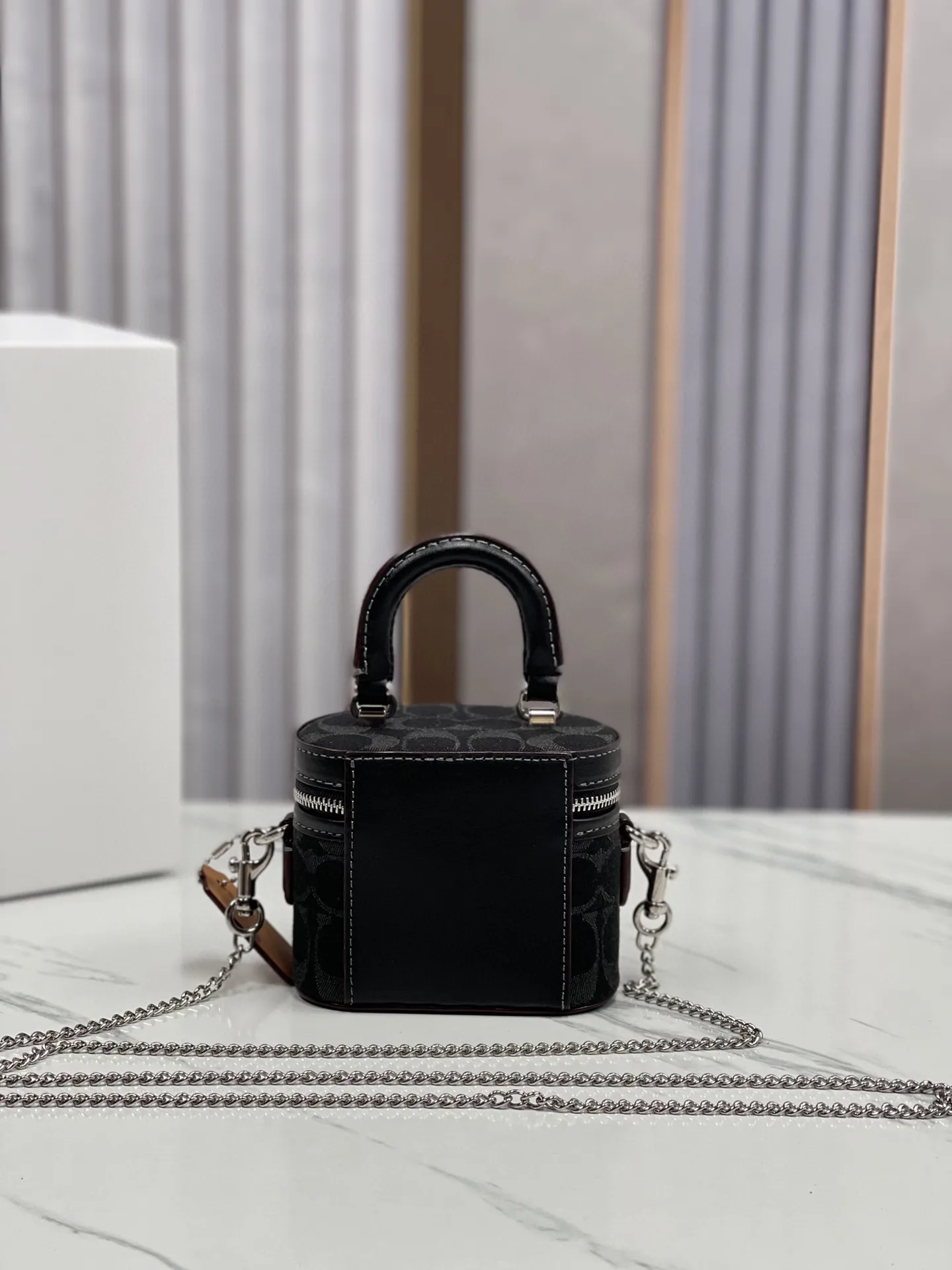 Batch 440💰coach/Coach’s new trail12 mini box bag CE769, cowhide, original hardware, C-shaped zipper, super shiny, can hold lipstick, card holder, car keys and loose powder, size 11.5x9x7.5cm,