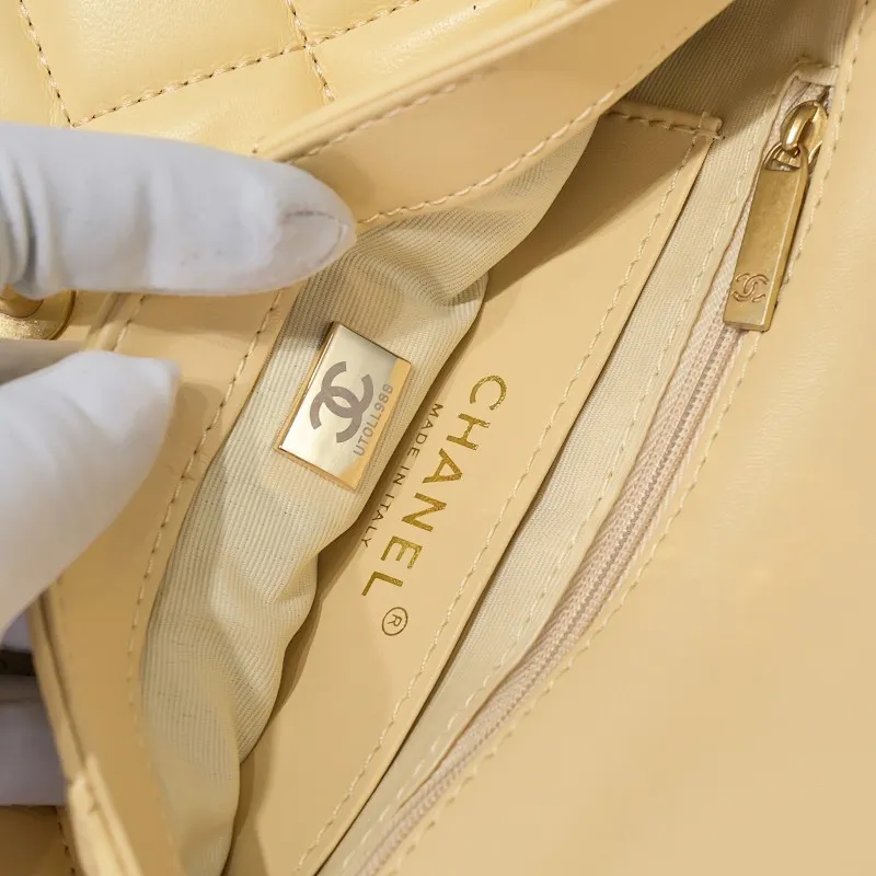 All Categories Official Website "Brand Women's Bags" Women's Bags 💙 Chanel C𝗵𝗮𝗻𝗲𝟭 𝟮𝟮𝘀 Large Gold Chain Underarm Bag Medium Size Jimei, have you got it yet? This bag looks great on hot girls, and the capacity is good. The thick chain is the finishing touch of this bag. It is younger and more fashionable than Cf. 𝐒𝐢𝐳𝐞𝟏𝟕-𝟐𝟏
