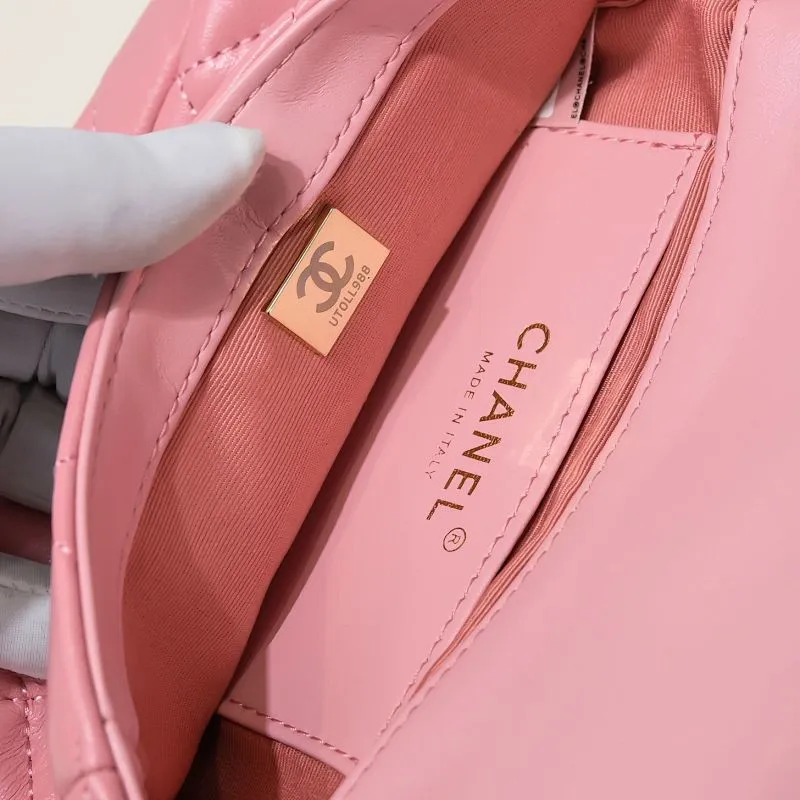 All Categories Official Website "Brand Women's Bags" Women's Bags 💙 Chanel �C𝗵𝗮𝗻𝗲𝟭 𝟮𝟮𝘀 Large Gold Chain Armpit Bag Small Size Jimei, have you got it yet? This bag is easy to wear with hot girls, and the capacity is good. The thick chain is the finishing touch of this bag. It is younger and more fashionable than Cf. 𝐒𝐢𝐳𝐞𝟏𝟑-𝟏𝟕