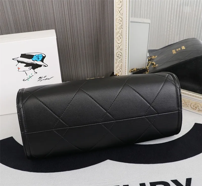 All Categories Official Website "Brand Women's Bags" Women's Bags 💙 Chanel new shopping bag CHANEI, calfskin series, gold hardware with large diamond pattern, exquisite logo on the bag gives a new and elegant feel, calfskin is wear-resistant and soft to the touch, all-copper hardware, size 24-34-13