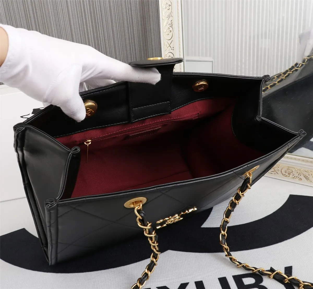 All Categories Official Website "Brand Women's Bags" Women's Bags 💙 Chanel new shopping bag CHANEI, calfskin series, gold hardware with large diamond pattern, exquisite logo on the bag gives a new and elegant feel, calfskin is wear-resistant and soft to the touch, all-copper hardware, size 24-34-13