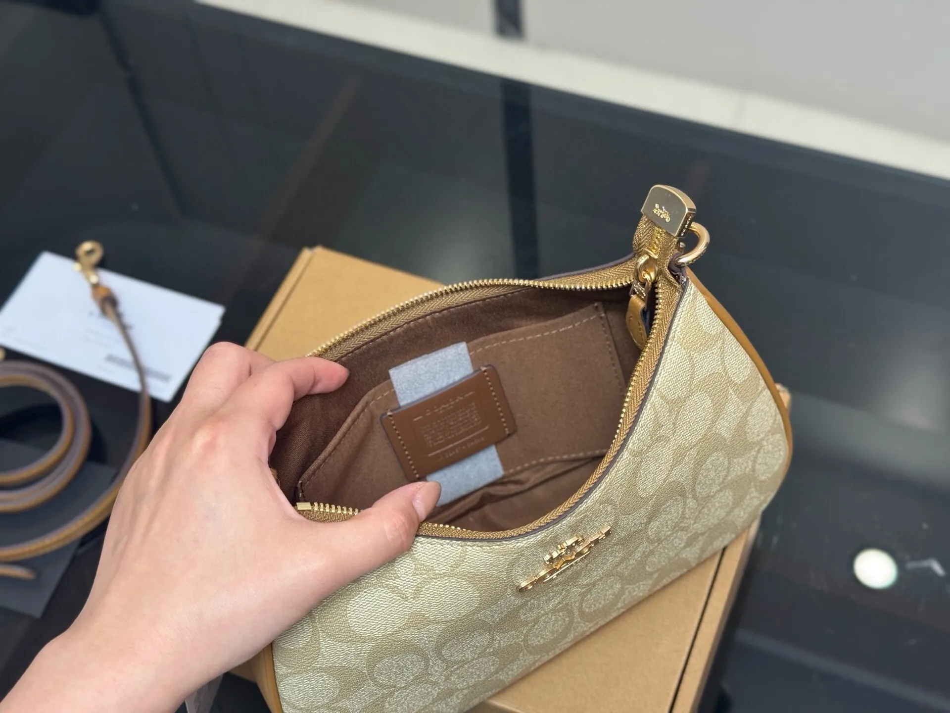 All categories Official website "Brand Women's Bags" Women's Bags 💙 COACH 2025 new COACH armpit bag