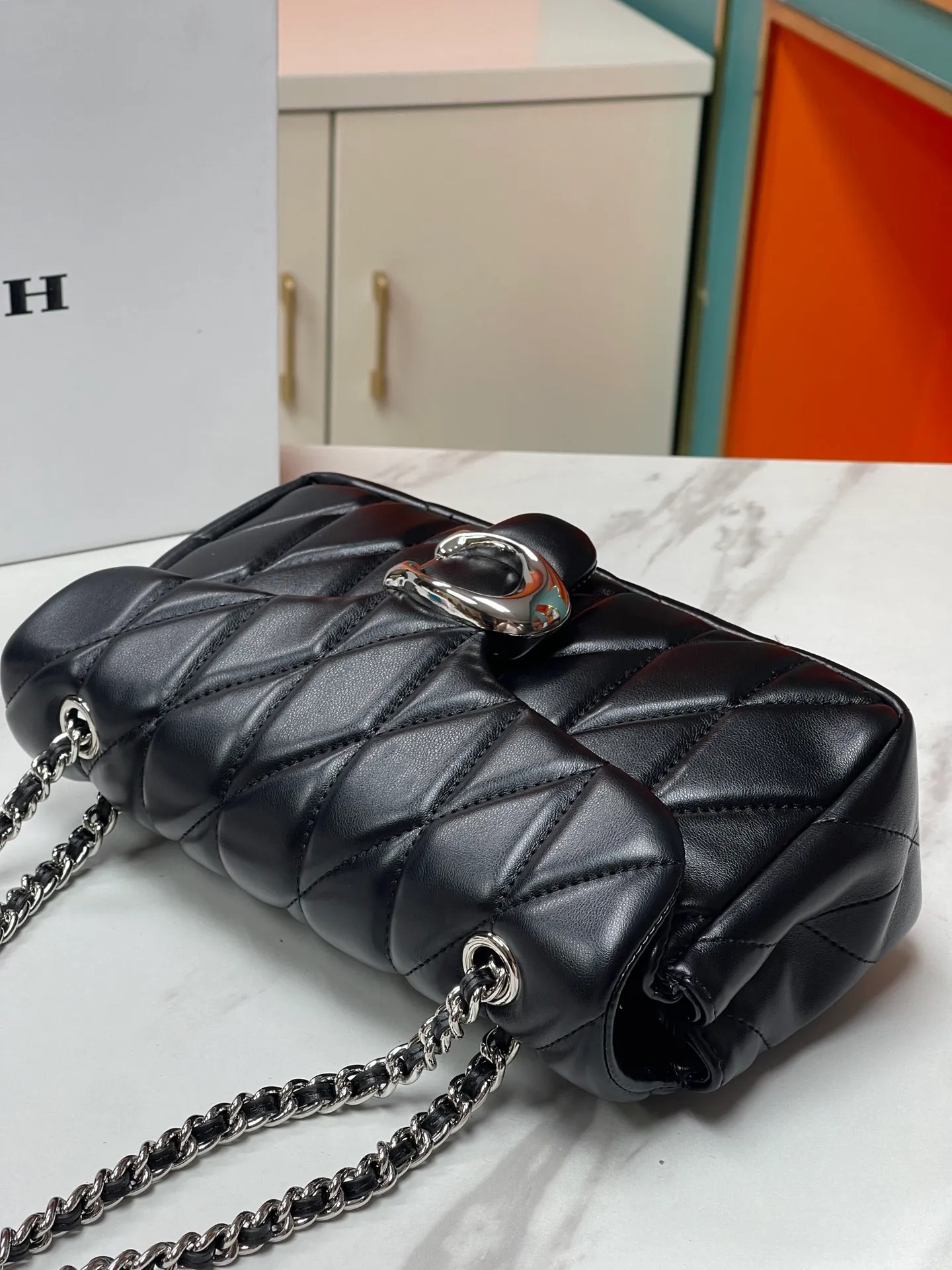 Top original order, batch 500💰Coach/Coach new model, new products synchronized at the counter, model CP400 Quilting Tabby chain tabby with quilting technology, cool dark buckle, low-key and high-end silver buckle. Choose a size and color you like. Size 26/15.
