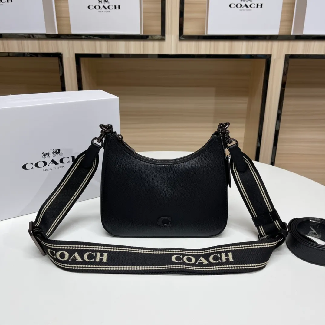 Top original order batch 460💰Coach/Coach new CJ842 May new HoboNEW Coach May NEe cool style Hobo's beautiful armpit bag is also equipped with three different styles of shoulder straps, whether you are a COOL girl or a hot girl, you can handle it. Size 22/18/6.5,