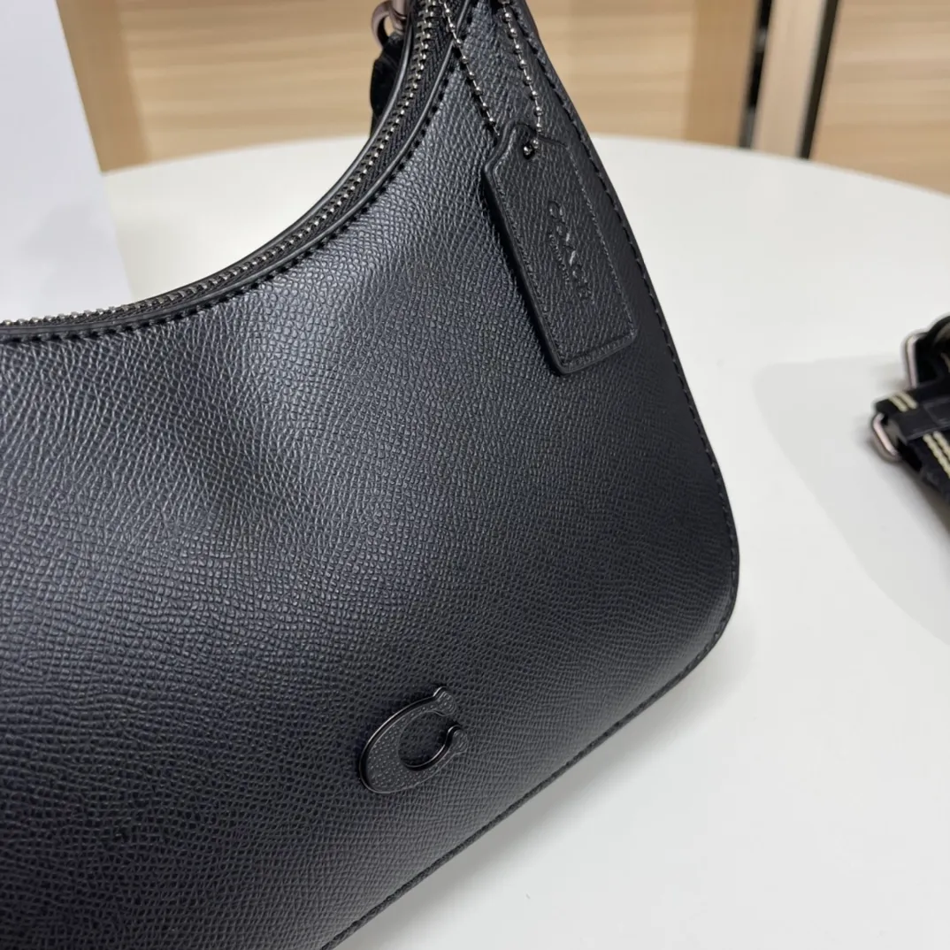 Top original order batch 460💰Coach/Coach new CJ842 May new HoboNEW Coach May NEe cool style Hobo's beautiful armpit bag is also equipped with three different styles of shoulder straps, whether you are a COOL girl or a hot girl, you can handle it. Size 22/18/6.5,