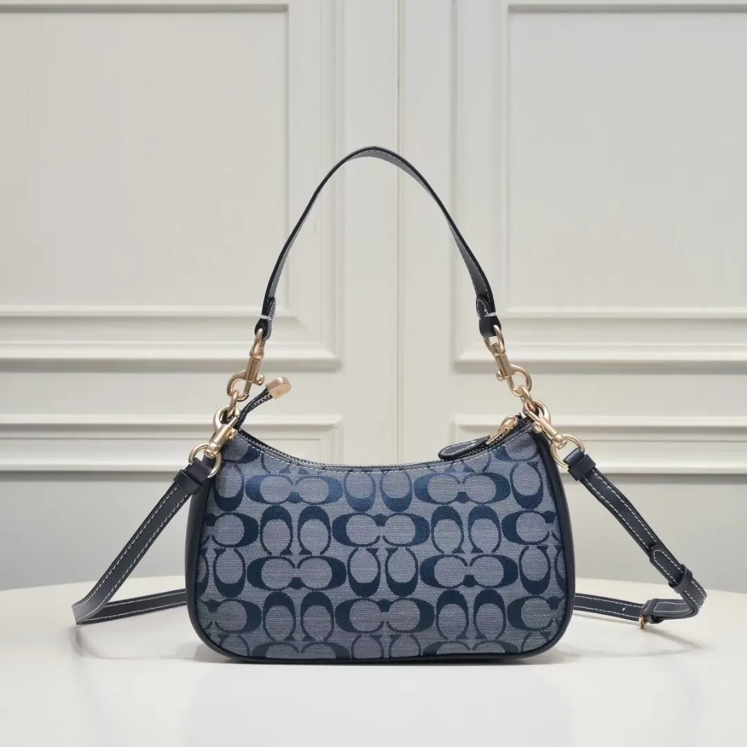 P260 [Top original order] New Coach shoulder crossbody bag CH139 Chambray series, the fashionable and elegant Teri armpit bag, versatile and casual, yet not outdated, can be worn cross-body under the arm, and very practical ~ Size: 24.5*15.5*7.5cm