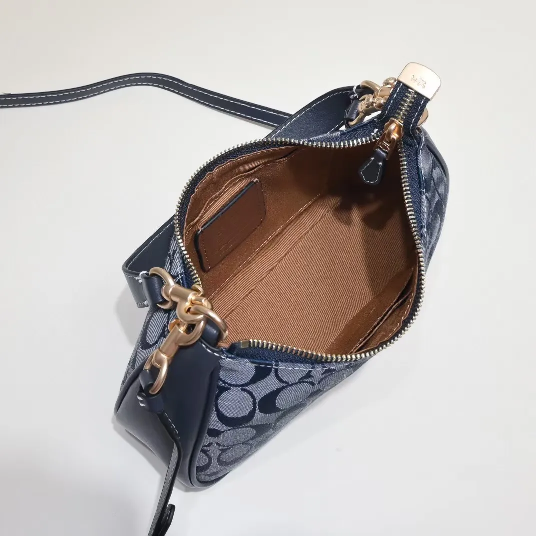 P260 [Top original order] New Coach shoulder crossbody bag CH139 Chambray series, the fashionable and elegant Teri armpit bag, versatile and casual, yet not outdated, can be worn cross-body under the arm, and very practical ~ Size: 24.5*15.5*7.5cm