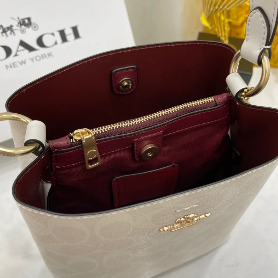 Top original order, batch 420💰 Coach/Coach new model, new carriage bucket with small logo, simple and not fancy, versatile and beautiful, large storage capacity, hot model🔥, new model synchronized at the counter, sandwich zipper bag, imported first-layer cowhide, exquisite handwork, size 22X22X10, model 2312🌸