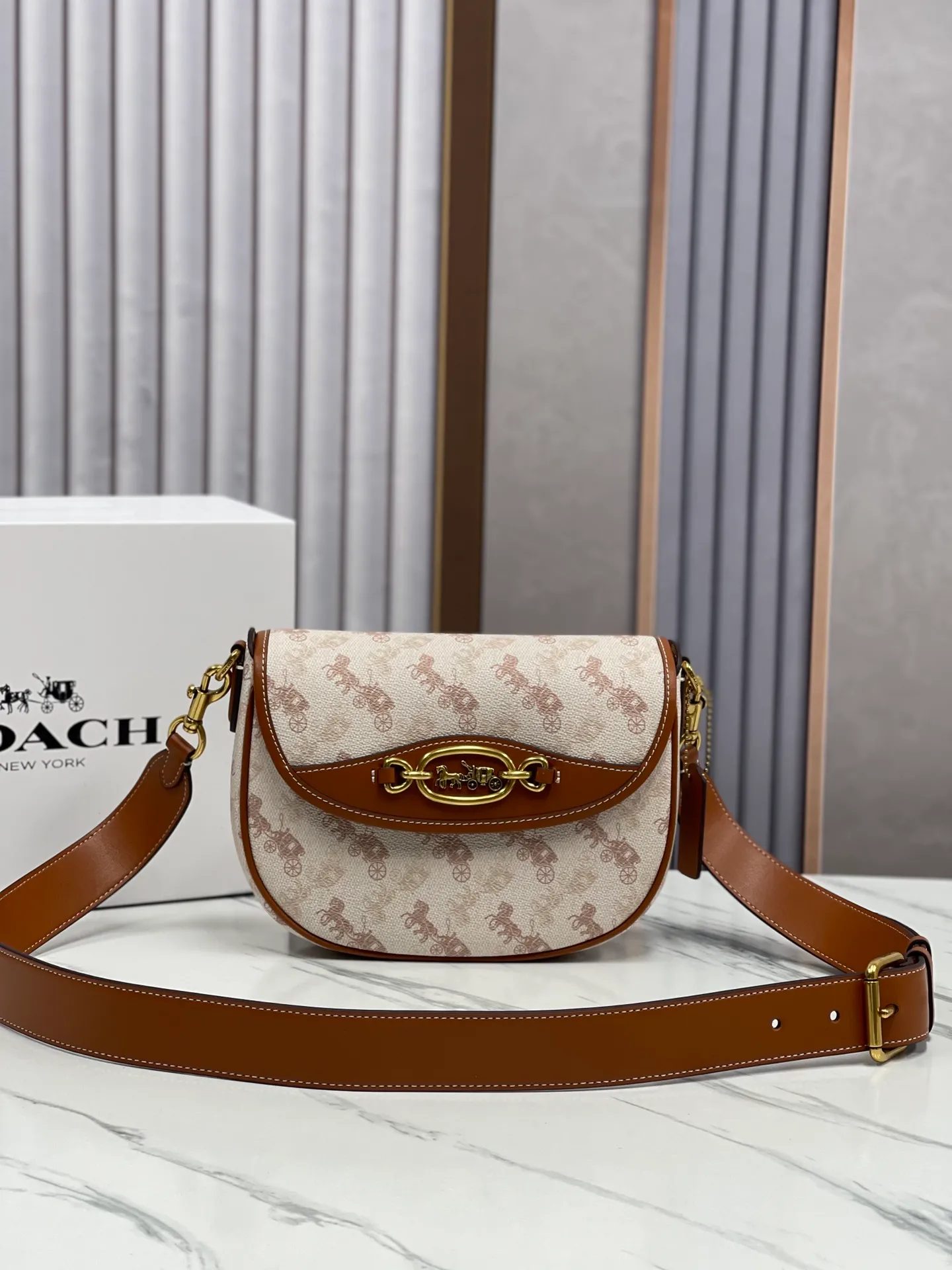 Batch 440💰 Coach’s new counter synchronization model CR512 HARLER shoulder crossbody bag saddle bag, minimalist and casual, casual and versatile item ~ 22x17.5x6cm