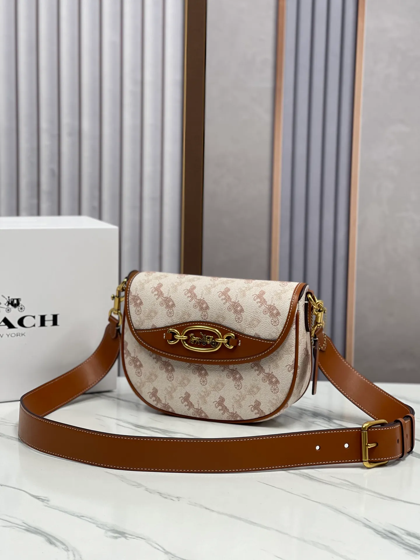 Batch 440💰 Coach’s new counter synchronization model CR512 HARLER shoulder crossbody bag saddle bag, minimalist and casual, casual and versatile item ~ 22x17.5x6cm