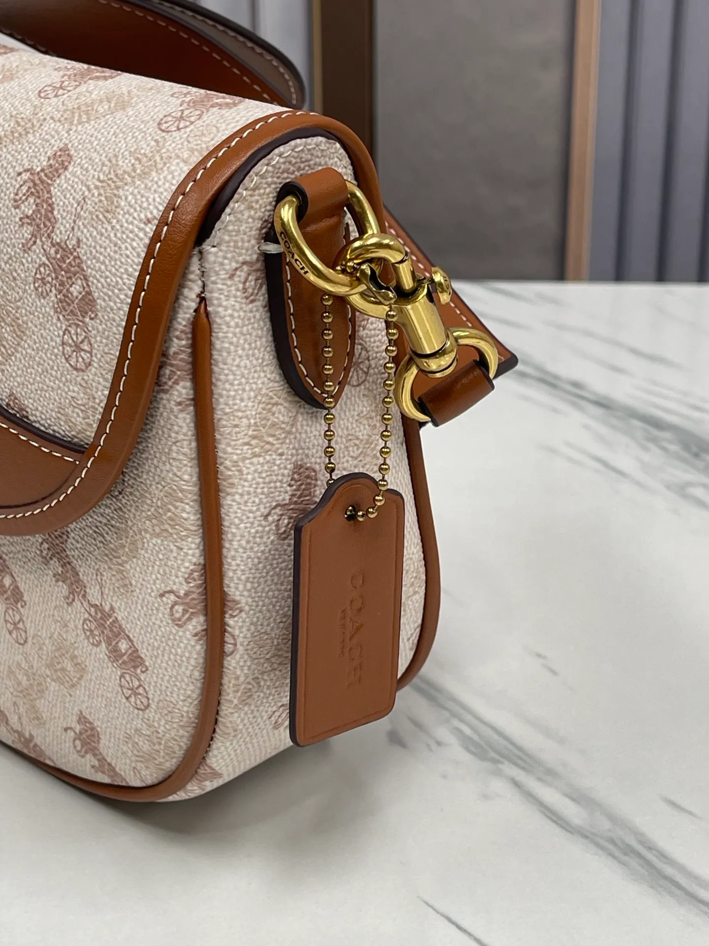 Batch 440💰 Coach’s new counter synchronization model CR512 HARLER shoulder crossbody bag saddle bag, minimalist and casual, casual and versatile item ~ 22x17.5x6cm