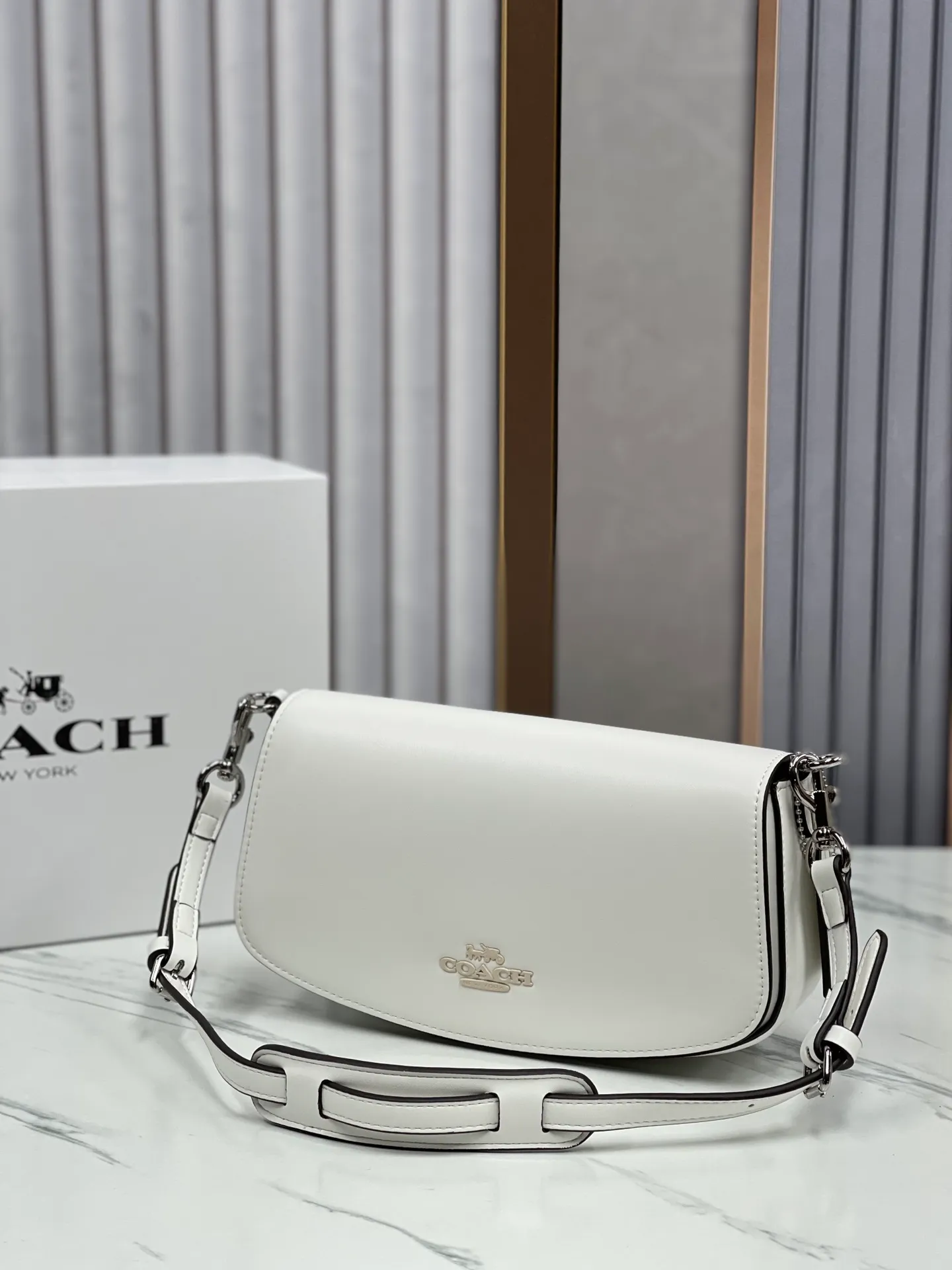 P390🍑Coach/Coach’s new June Satchel. CT776 small bag has that kind of matching feeling and the leather texture is great. Size 23/20/8.5