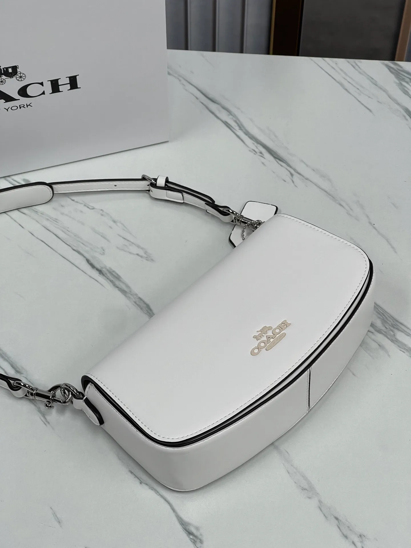 P390🍑Coach/Coach’s new June Satchel. CT776 small bag has that kind of matching feeling and the leather texture is great. Size 23/20/8.5