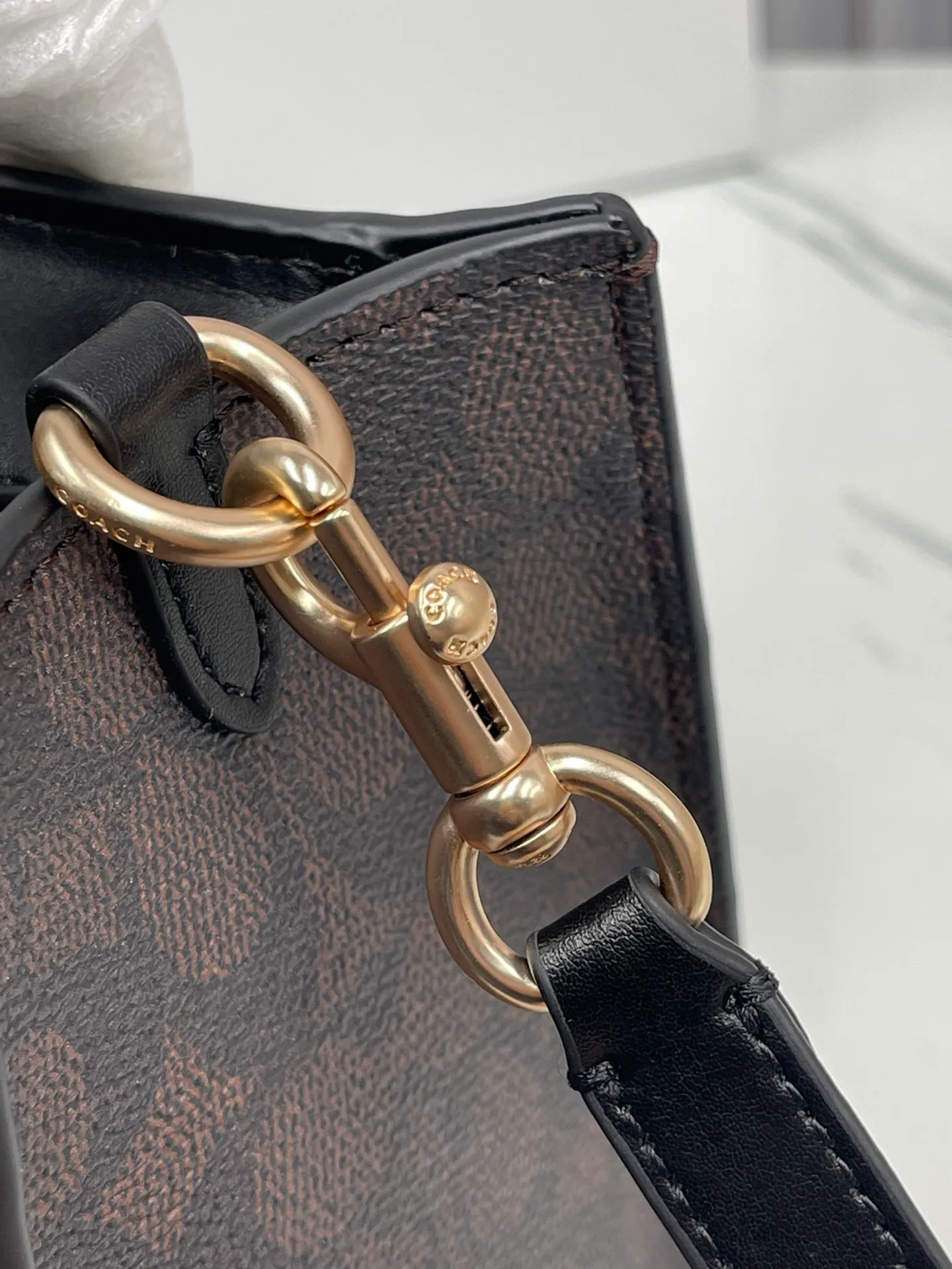 P440¥🔥coach Maggie tote Coach's new CY677 CY676 tote bag - all sizes are available with logo and presbyopia - also available in classic solid colors, perfect for autumn and winter matching. Small size: 24.5✖️12✖️9 The small size is more suitable for sisters who like to carry it hand-held.