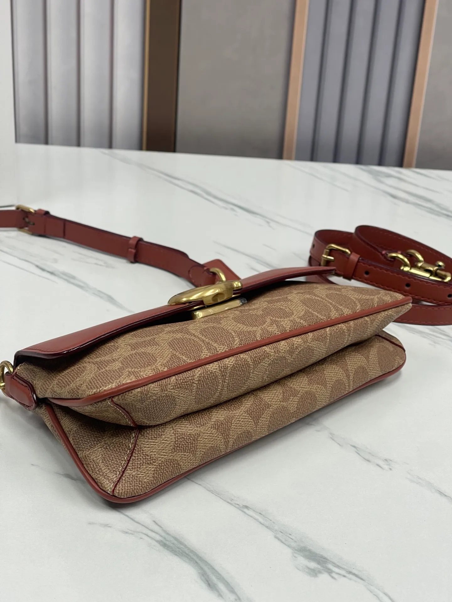 P420¥ [New counter product] COACH/Coach women's JET shoulder bag, crossbody bag, high-end design commuting model: CBA83 size 25*11*5