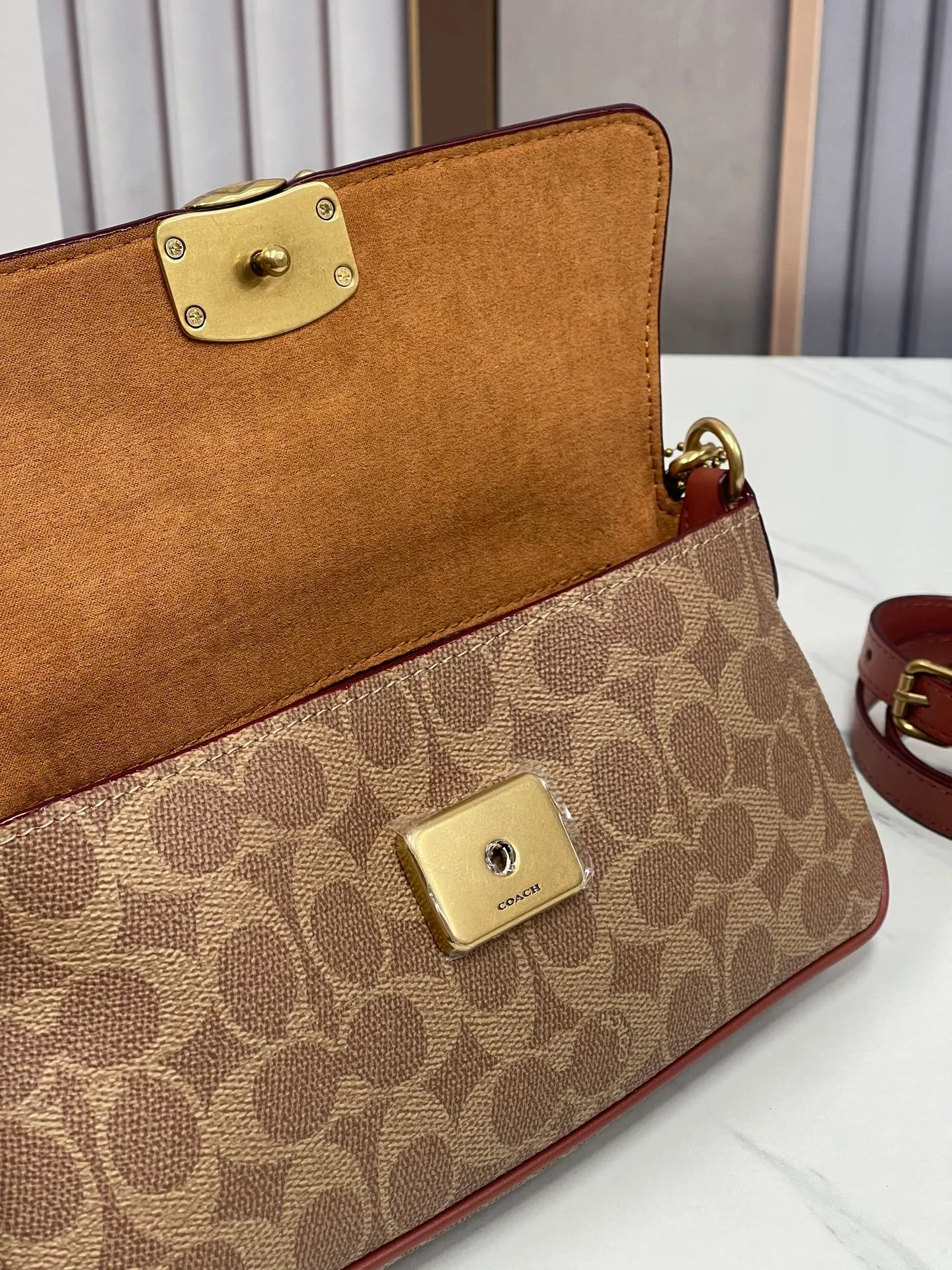 P420¥ [New counter product] COACH/Coach women's JET shoulder bag, crossbody bag, high-end design commuting model: CBA83 size 25*11*5