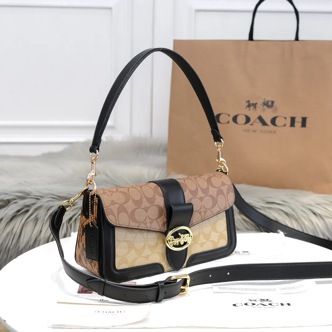P440 [Top original order] Coach's new versatile Georgie series Dionysian bag 5509 two-color presbyopia, the snake pattern details on the side are very special, the whole looks very high-end and unique, the bag shape is three-dimensional and beautiful, very versatile and not picky! Size: 26CM long X 15CM high X 7CM wide
