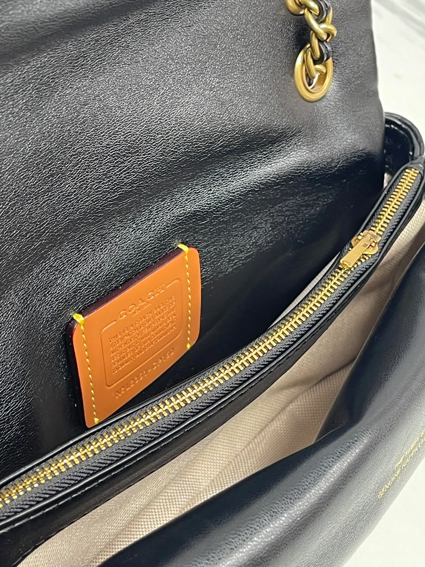 Top original order batch 480¥Coach/Coach new model synchronized new product model CP400 Quilting Tabby chain tabby with quilting technology, cool dark buckle, low-key and high-end gold buckle. Choose the size and color you like. Size 26/15.