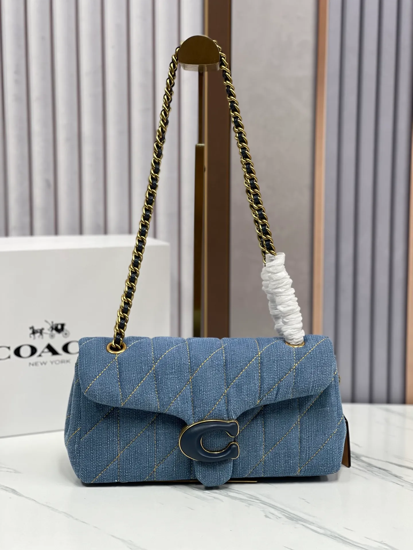 Top original order batch 480¥Coach/Coach new model synchronized new product model CR704 Quilting Tabby quilting chain tabby chambray with cool buckle, low-key and high-end buckle. Choose a size and color you like. Size 26/15.