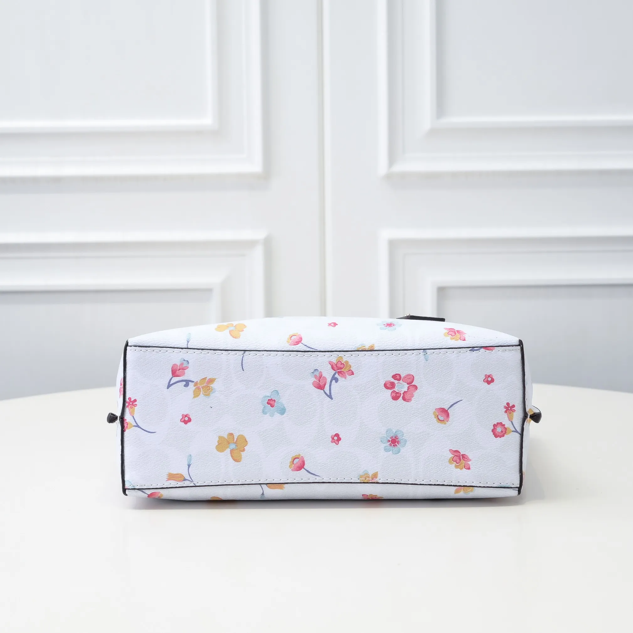 P340 [Top original order] COACH MOLLIE 25 Tote shopping bag, with small floral flowers covering the entire bag, fresh and elegant, full of innocence and romance! Size:25*19*12cm