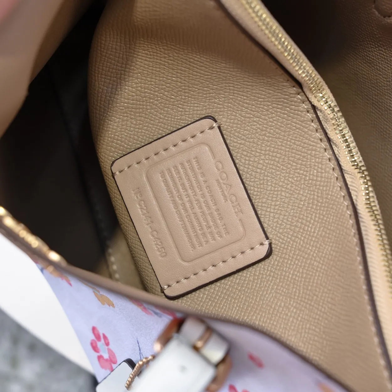 P340 [Top original order] COACH MOLLIE 25 Tote shopping bag, with small floral flowers covering the entire bag, fresh and elegant, full of innocence and romance! Size:25*19*12cm