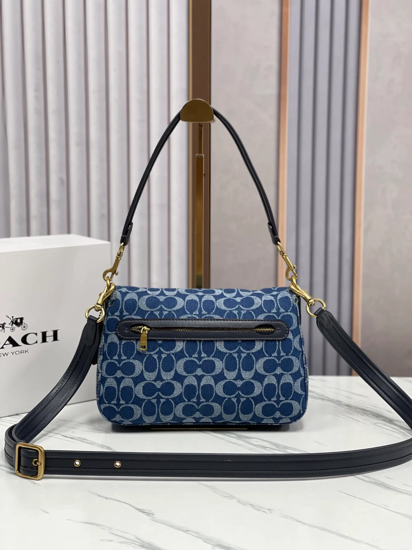 Top original order batch 480💰coach/Coach new model number CA105 new color at the counter. 2 shoulder straps. I love Soft Tabby so much ~ Retro style has always been the current popular style. This model perfectly interprets the French retro romance. The 3 shoulder straps can be freely detached. The short shoulder strap can be used as an armpit bag or a handbag. It is very suitable for any style. It is soft and light, and the built-in capacity is super sufficient! Jue Juezi, full of gratitude! Versatile classic size: 26*15*8.5 cm,