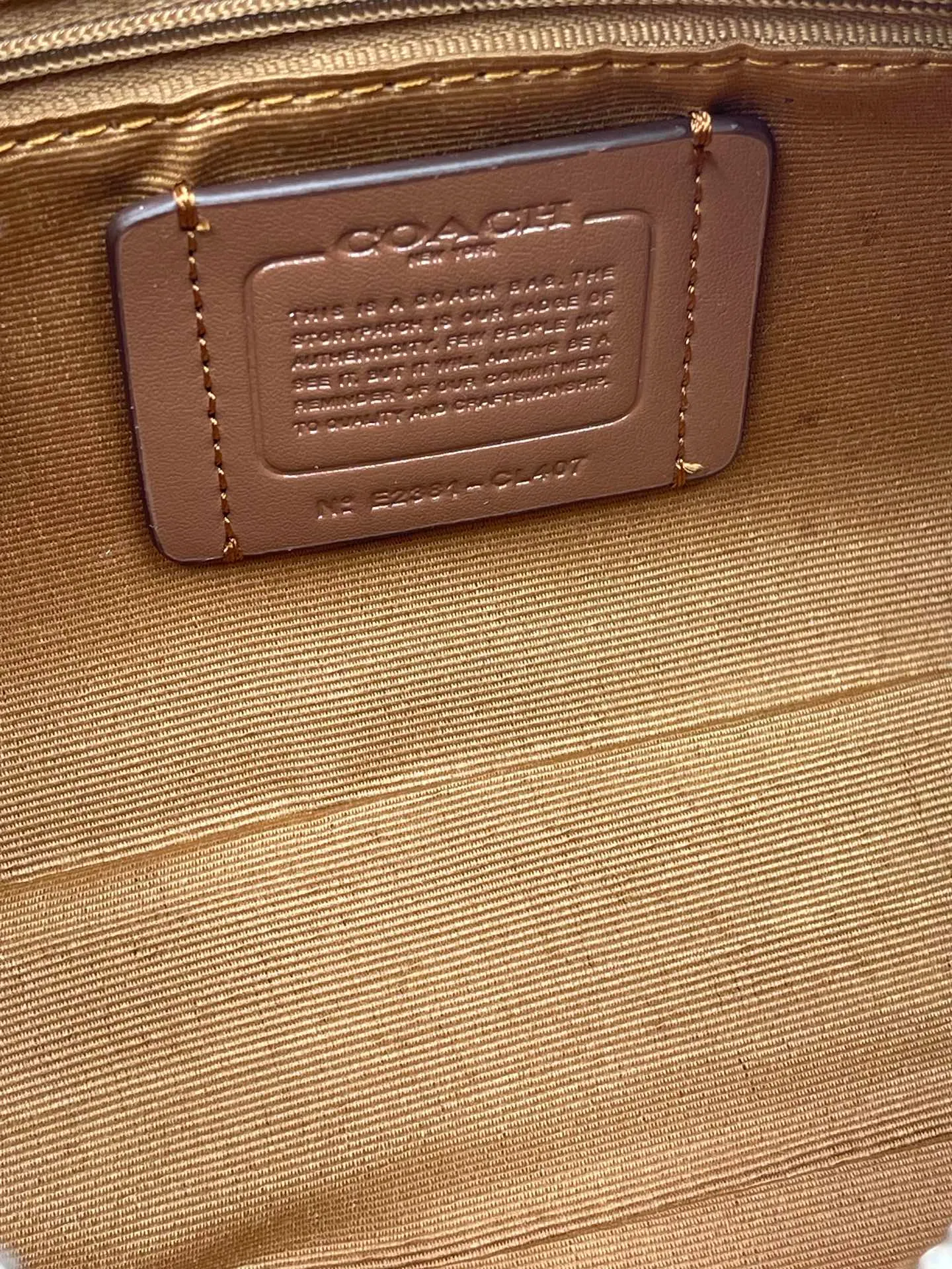 Top original order, batch 380💰COACH/Coach’s new Charlotte series CL405 CL406 CL407 CL656 New product, incomparably beautiful armpit baguette bag! Short chain shoulder strap! Long leather shoulder strap! Suitable for different occasions, different styles and different combinations! The shape of the paper boat is simple and matched with a metal chain. Super beautiful. Size 26/12/7