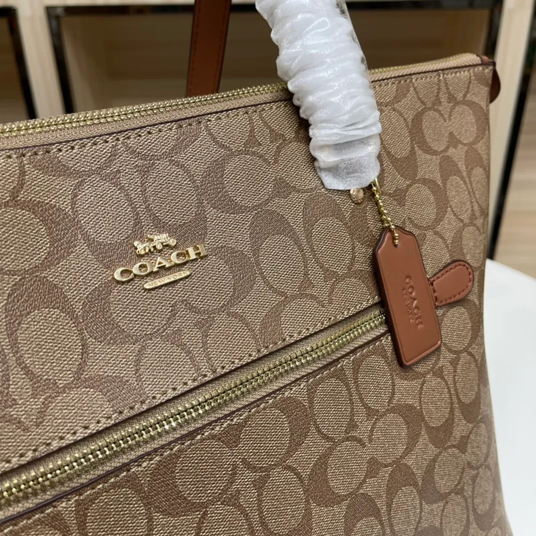 Batch 420💰coach/Coach new model 79609, super good upper body effect, women's PVC single shoulder casual trendy women's bag tote bag, size 32.28.13,