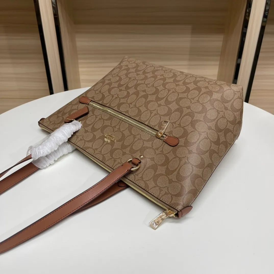Batch 420💰coach/Coach new model 79609, super good upper body effect, women's PVC single shoulder casual trendy women's bag tote bag, size 32.28.13,