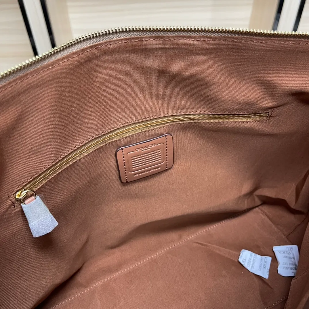 Batch 420💰coach/Coach new model 79609, super good upper body effect, women's PVC single shoulder casual trendy women's bag tote bag, size 32.28.13,