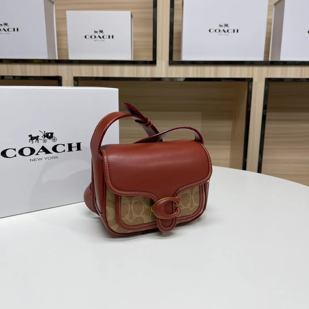 Top original order batch 460💰coach/Coach new model CJ846 CK019 CK020 Ck955 Tabby Messenger Retro and cute, a bit like a saddle bag, made of cowhide, soft and plump. The body of the bag is full of youthful vitality. It is compact, but has a lot of space. There is also a small button bag in the front that can be used as a small item. It is a bag that combines beauty and practicality. White, refreshing and clean Size: 19*14*7