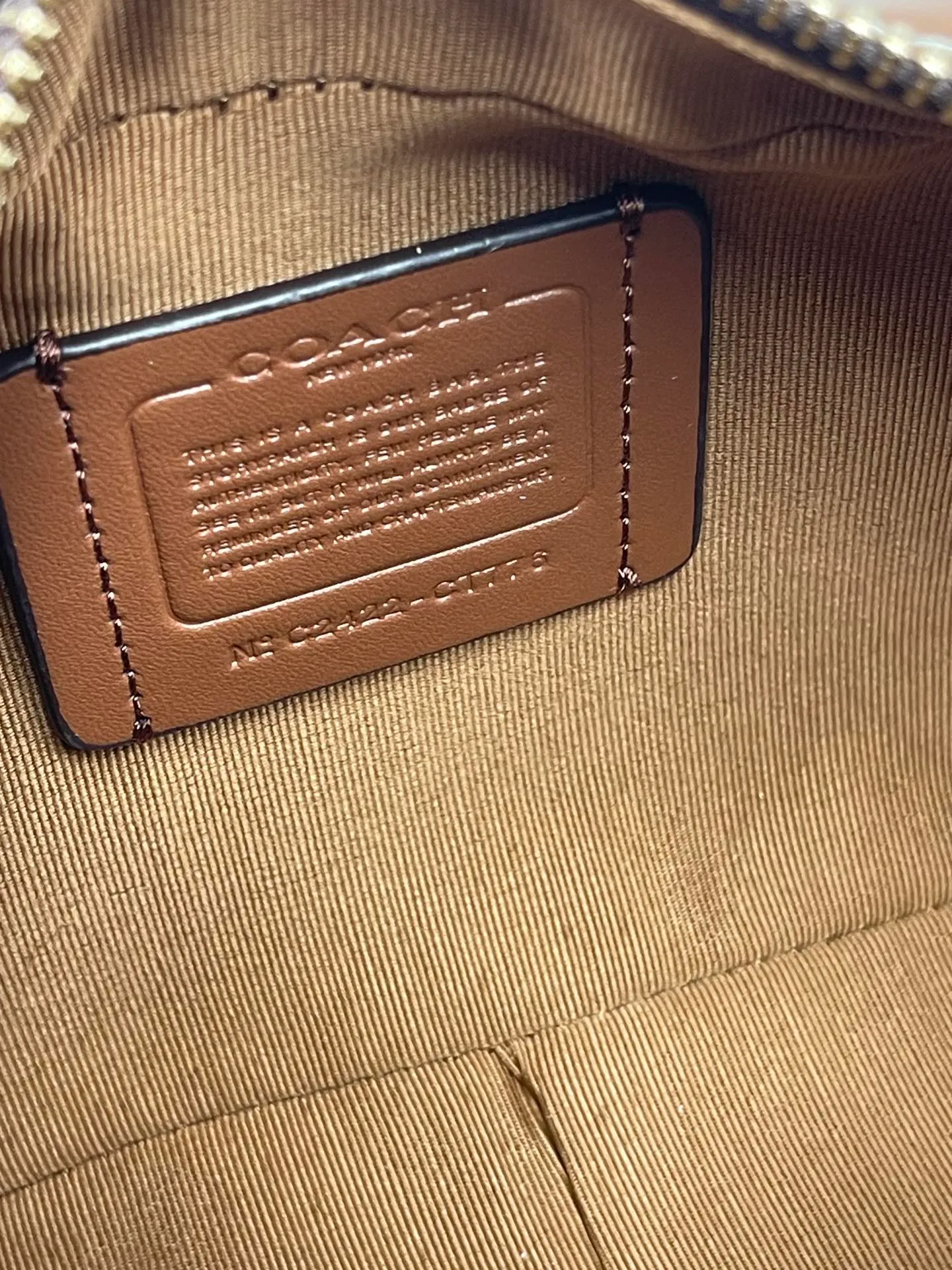 P390¥💰coach/Coach’s new June model Andrea is really not to be missed. CT768 Andrea series is so beautiful! Simple and fashionable, versatile and practical! It’s great whether for personal use or as a gift! Size 21/11/7.