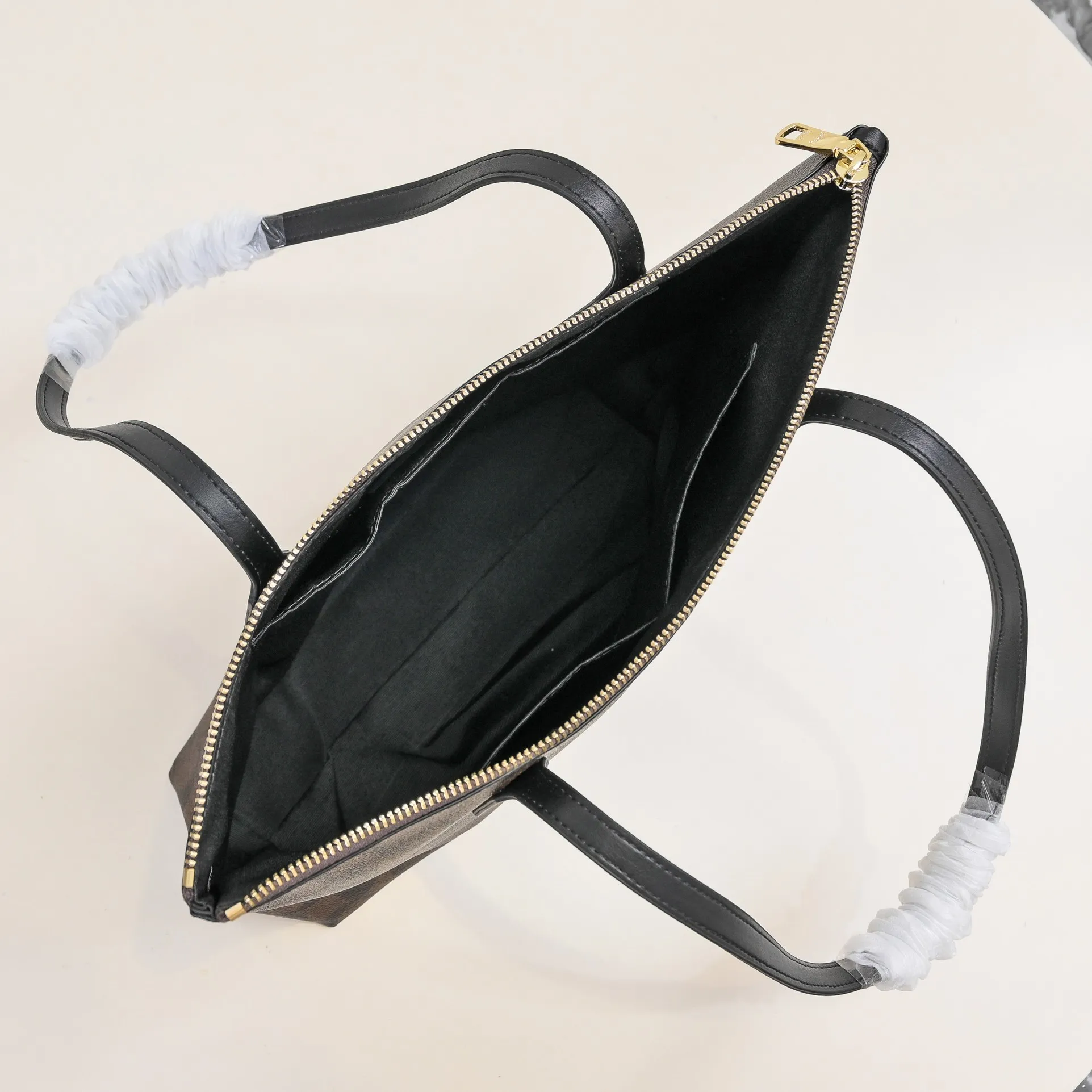P340 [Top original order] COACH classic zipper shopping bag 4455 zipper style, good privacy, textured bag body, easy to care for, small girls can also carry it, classic and timeless style! Size: 29*24*11.5cm, pocket opening 38cm