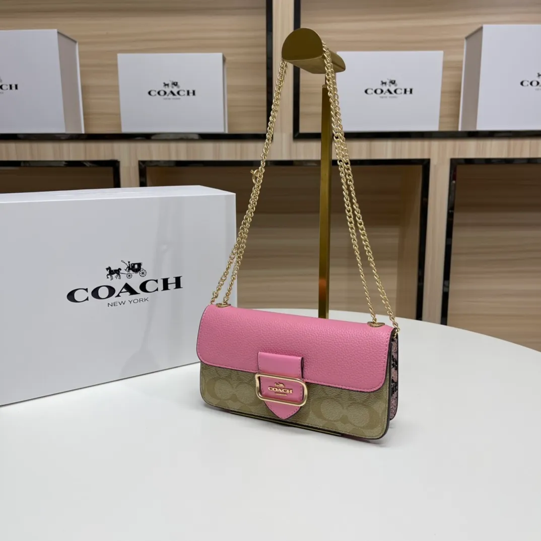 Top original order, batch 420💰New counter chain bag model CE693🚀Morgan series iron chain small crossbody. My favorite small and portable iron chain bag. It is enough to carry small things when going out, and there is no problem with mobile phones. Matching: This version and this color matching can be matched with anything. Versatile style! You can’t go wrong with anything. Small and cute. Chain: This is a chain shoulder strap, which can be changed at will, either long and cross-body, or short on the side. You can also use it as an evening bag without the shoulder strap. It’s so beautiful and versatile ~ Size: 20*10*4.5.