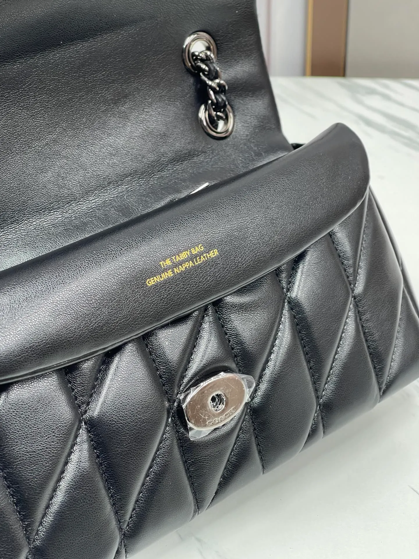 Top original order batch 480¥Coach/Coach new model synchronized new product model CP400 Quilting Tabby chain tabby with quilting process, cool dark buckle, low-key and high-end black gun buckle. Choose the size and color you like. Size 26/15.