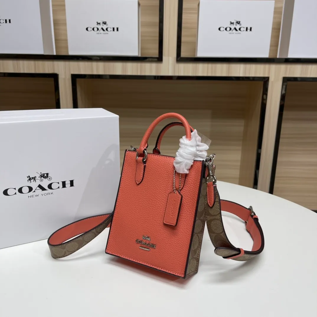 Top original order 📣Batch 380💰New small tote CJ494 CJ501 lemon yellow, orange CK170 beige Mini Tote small music bag The overall color system is very suitable for hot summer. The bag shape is a simple music bag. The matching shoulder strap can be worn cross-body and can be detached. It is very convenient and versatile. The magnetic buckle seal is small and very good for taking photos. Sports and leisure without losing classic elements, it can be perfectly matched with different styles. Size: 14*17*5