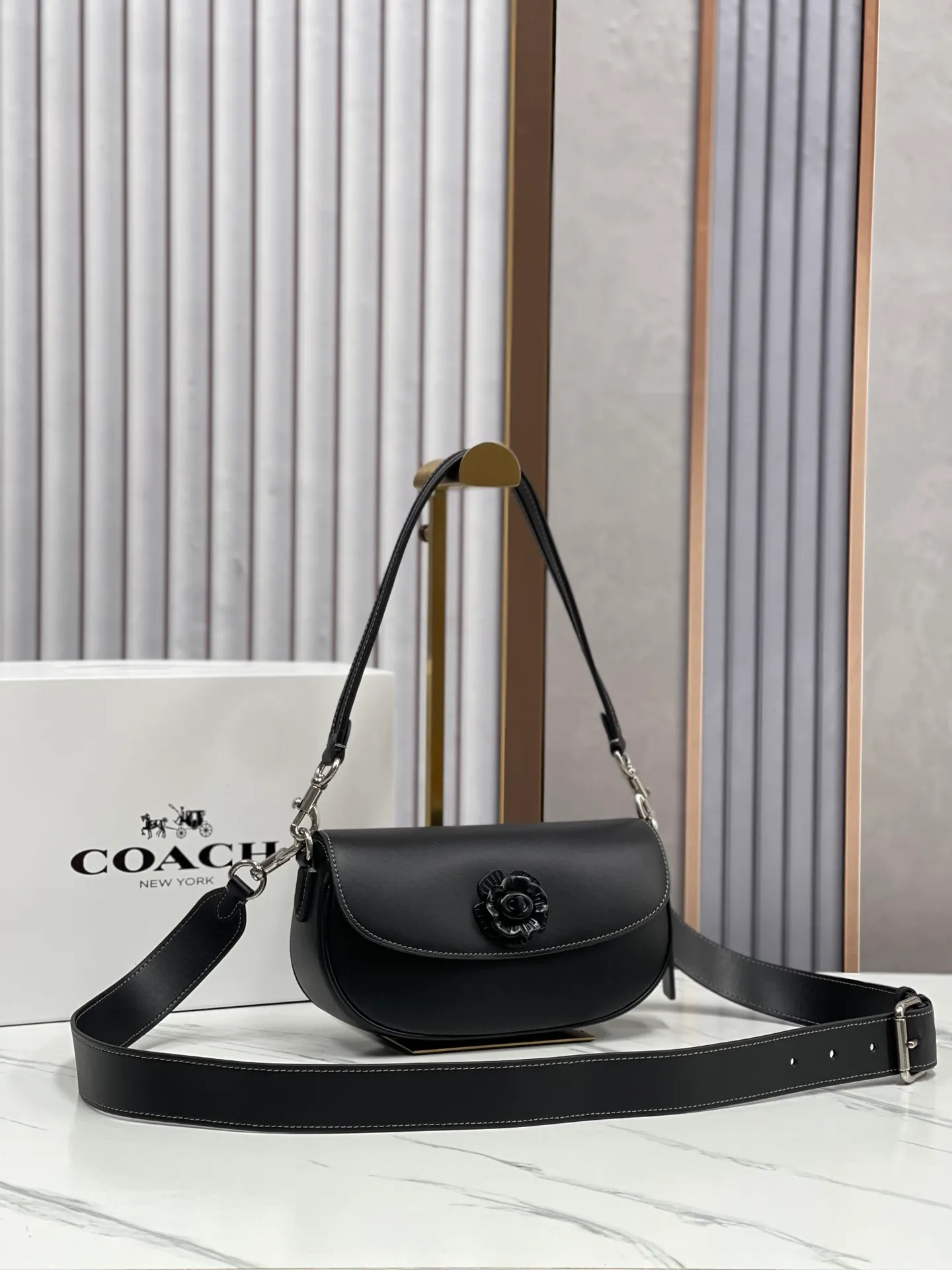 Batch 440💰coach/Coach new women's saddle bag model CU536 shoulder crossbody handbag HARLEY23 retro camellia lock bag armpit bag size: 22*13*5