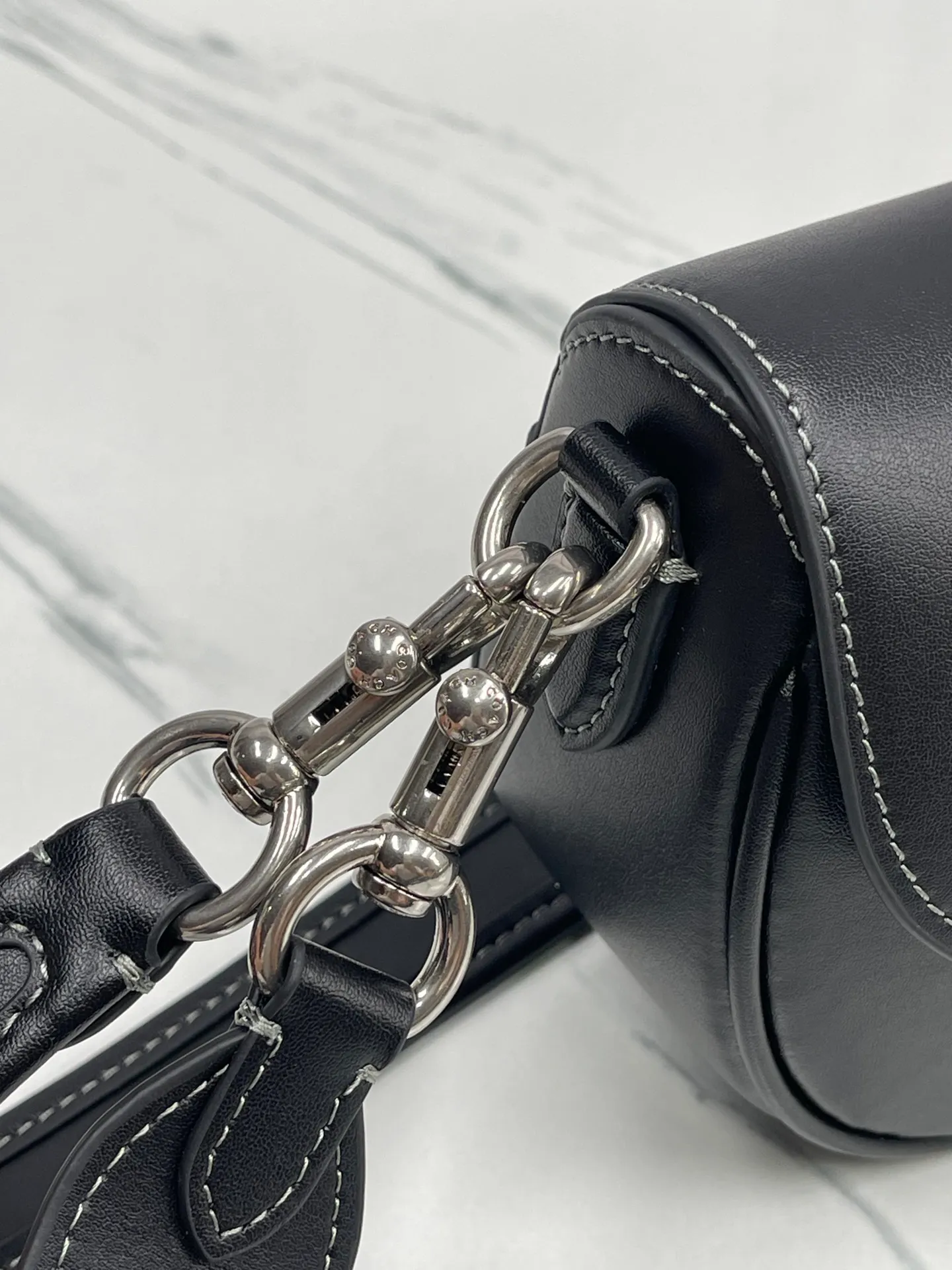 Batch 440💰coach/Coach new women's saddle bag model CU536 shoulder crossbody handbag HARLEY23 retro camellia lock bag armpit bag size: 22*13*5