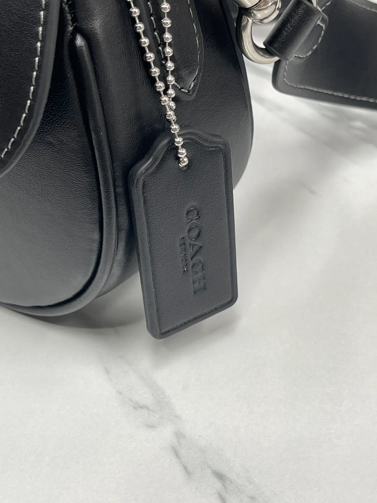Batch 440💰coach/Coach new women's saddle bag model CU536 shoulder crossbody handbag HARLEY23 retro camellia lock bag armpit bag size: 22*13*5