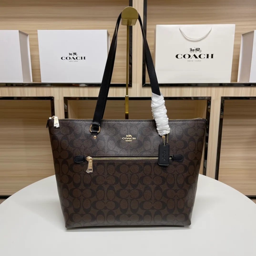 Batch 420💰coach/Coach new model 79609, super good upper body effect, women's PVC single shoulder casual trendy women's bag tote bag, size 32.28.13,