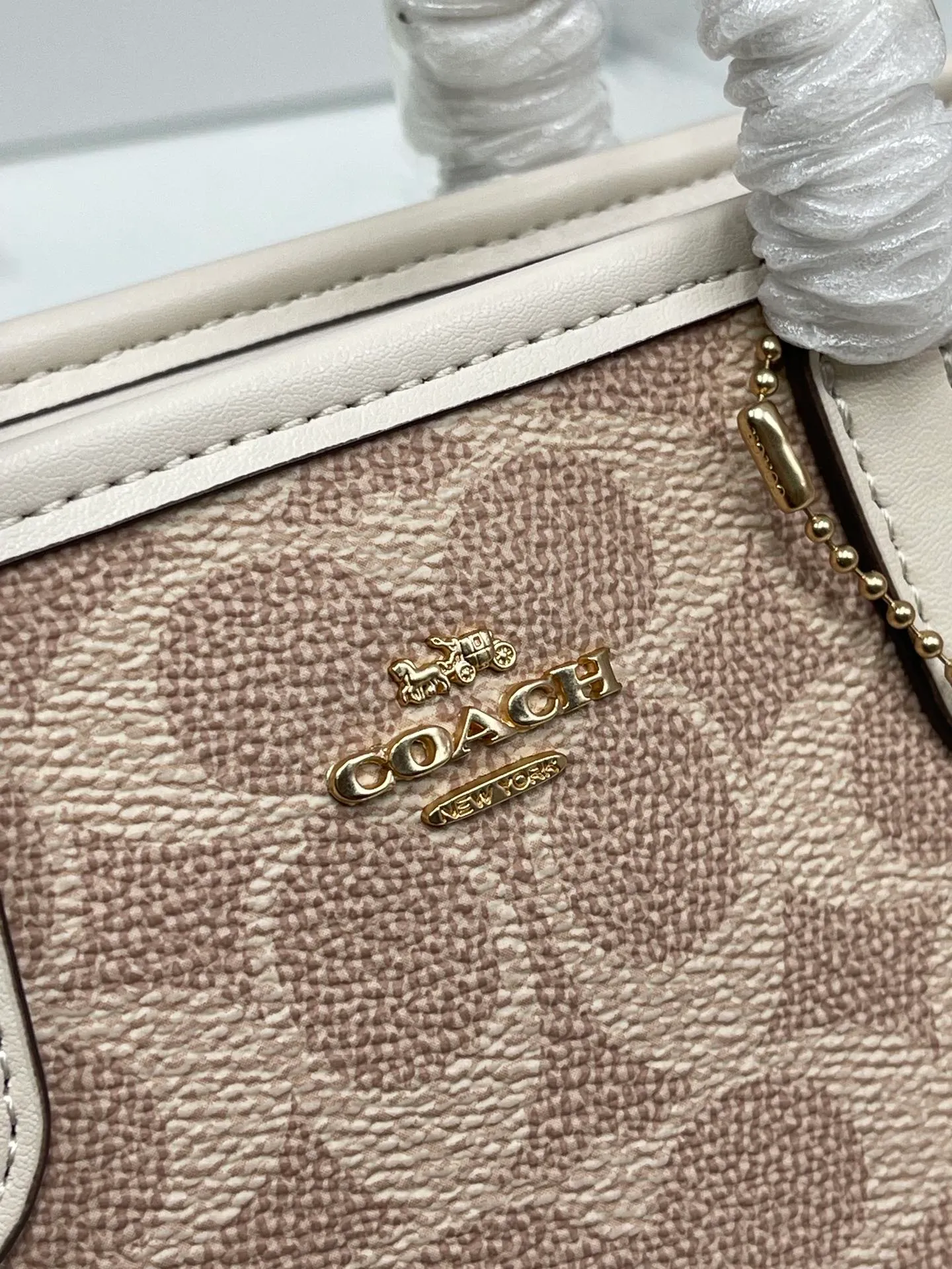 P360¥Coach’s new Mini City mini tote cross-body dumpling bag model CW032 counter actual shot, size 17*14*8