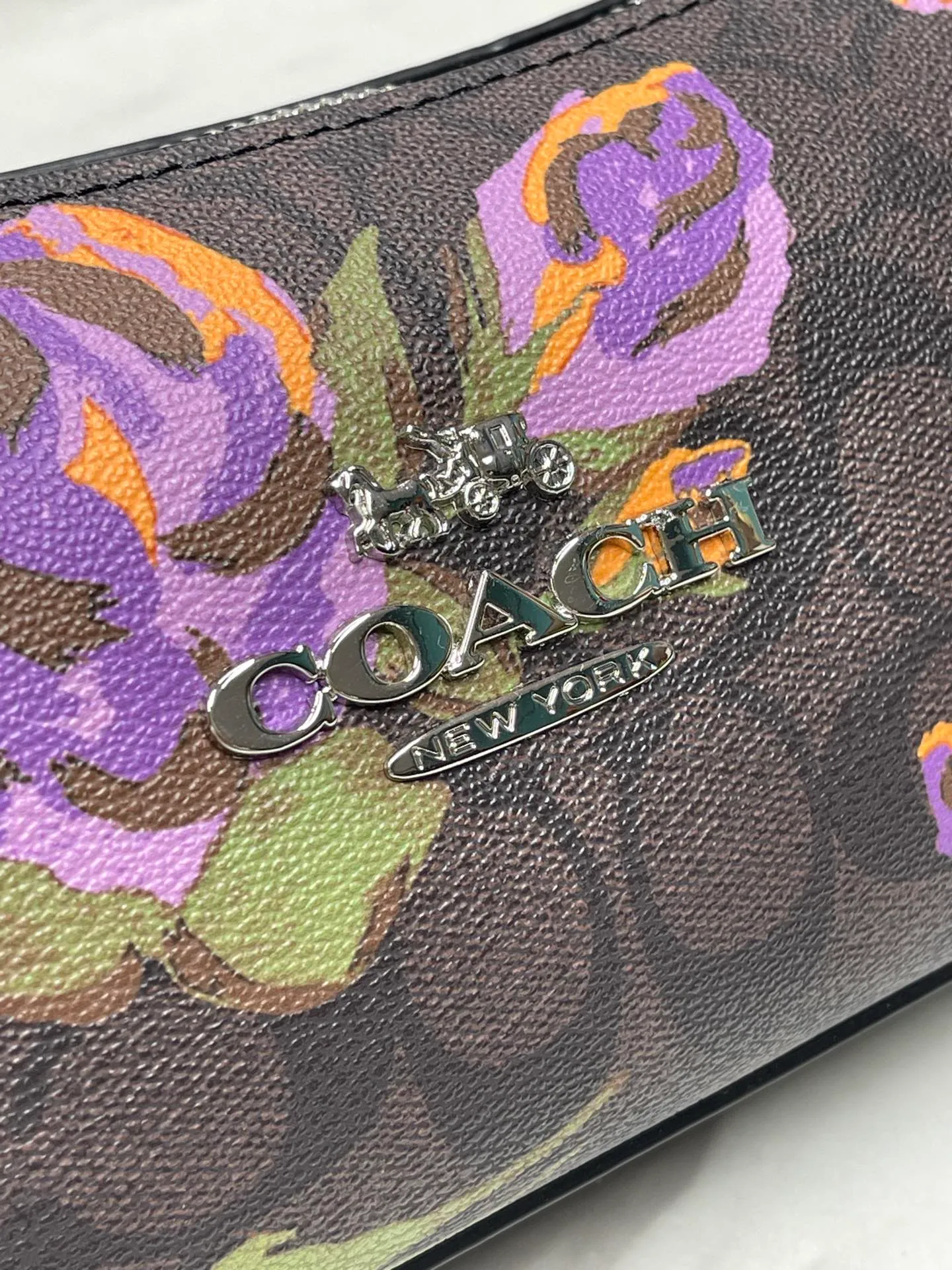 Batch 380💰COACH/Coach’s new Charlotte series CL405 CL406 CL407 CL656 New product, incomparably beautiful armpit baguette bag! Short chain shoulder strap! Long leather shoulder strap! Suitable for different occasions, different styles and different combinations! The shape of the paper boat is simple and matched with a metal chain. Super beautiful. Size 26/12/7