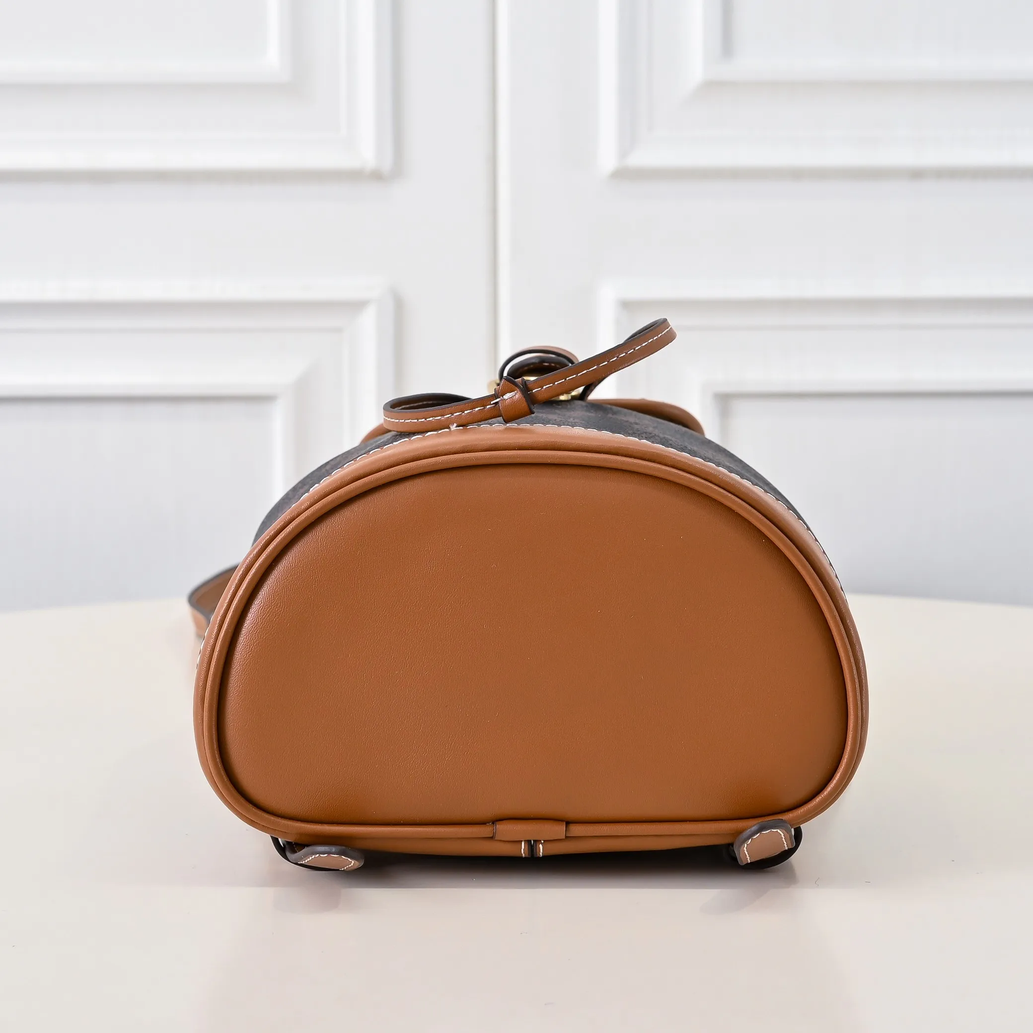 Style number: CAM31 Size: 17*11*22.5cm